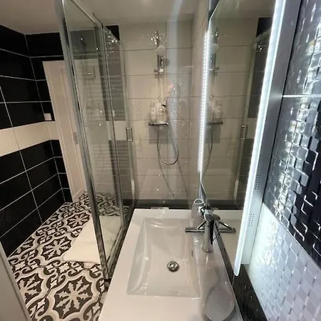 Le Sunny-hyper Centre -proche Gare - Paisible -wifi Hd -netflix-ideal Couple Business Et Famille Niort